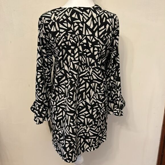 Calessa black white patterned long sleeve V neck blouse Size S New - Picture 5 of 9